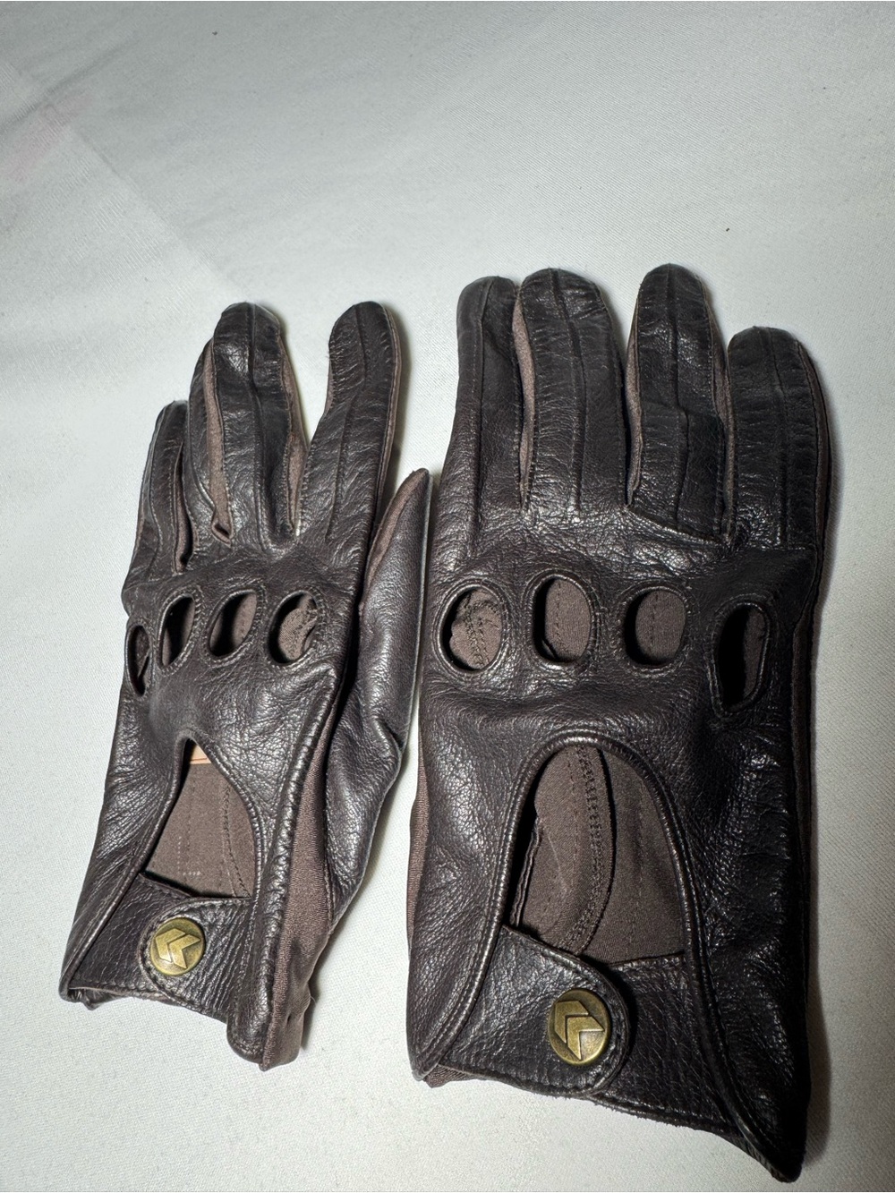 isotoner Brown Leather Driving Gloves with Knuckle Cutouts